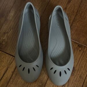CROCS Women's Light Gray Slip-On Ballet Flats with Cutout Detail